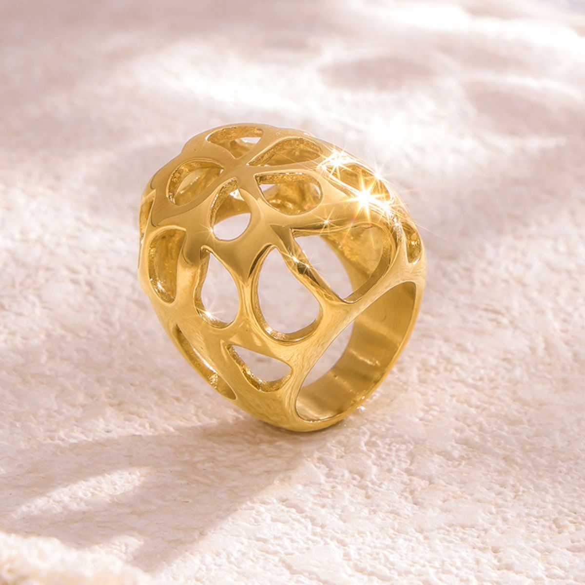 Cutout Ring